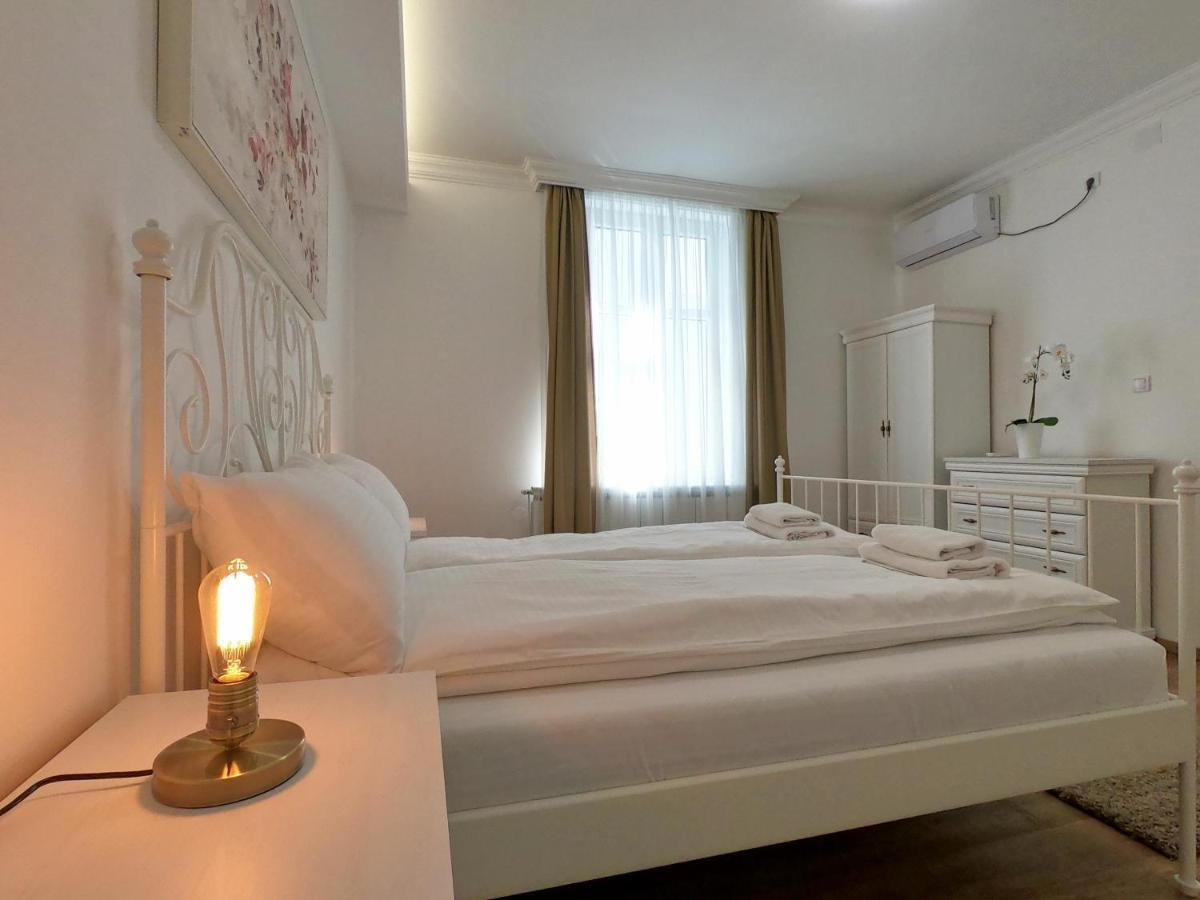 Spring Rustik Apartment ชาชาค ภายนอก รูปภาพ