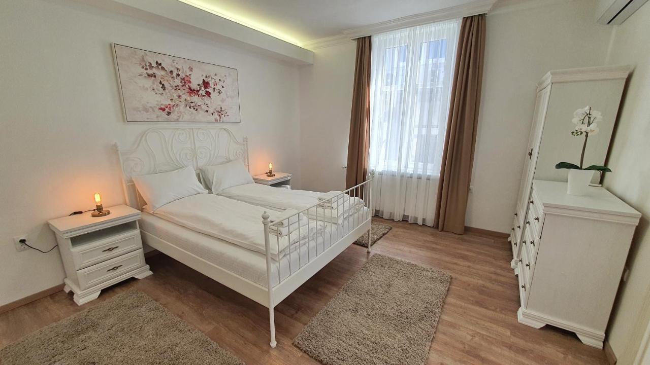 Spring Rustik Apartment ชาชาค ภายนอก รูปภาพ