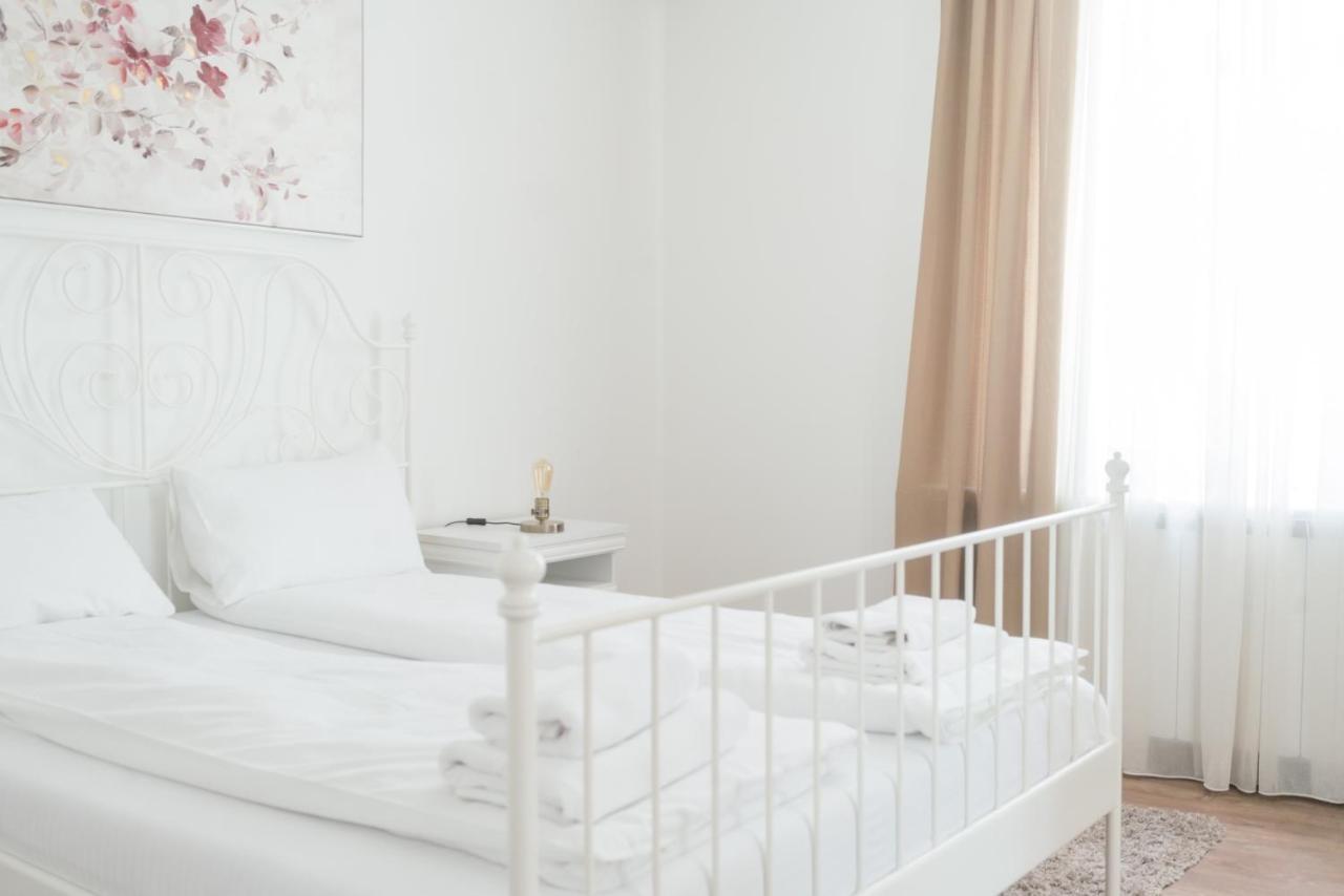 Spring Rustik Apartment ชาชาค ภายนอก รูปภาพ